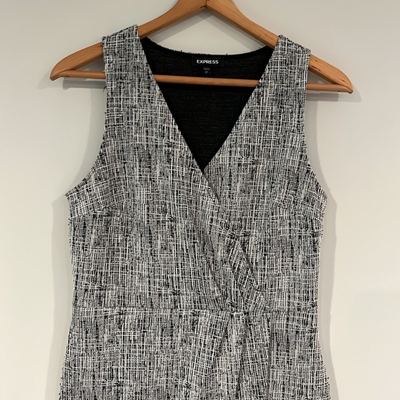 EXPRESS Tweed Wrap Fit & Flare Dress Womens Medium Black White V-Neck Textured - Picture 2 of 9